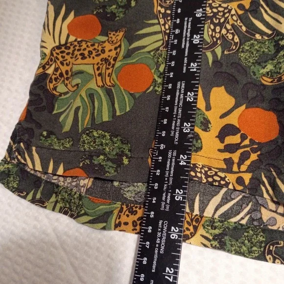Super Massive Short Sleeve Button Up Tiger Leopard Cheetah Jungle Tropical Sz M - Picture 3 of 6